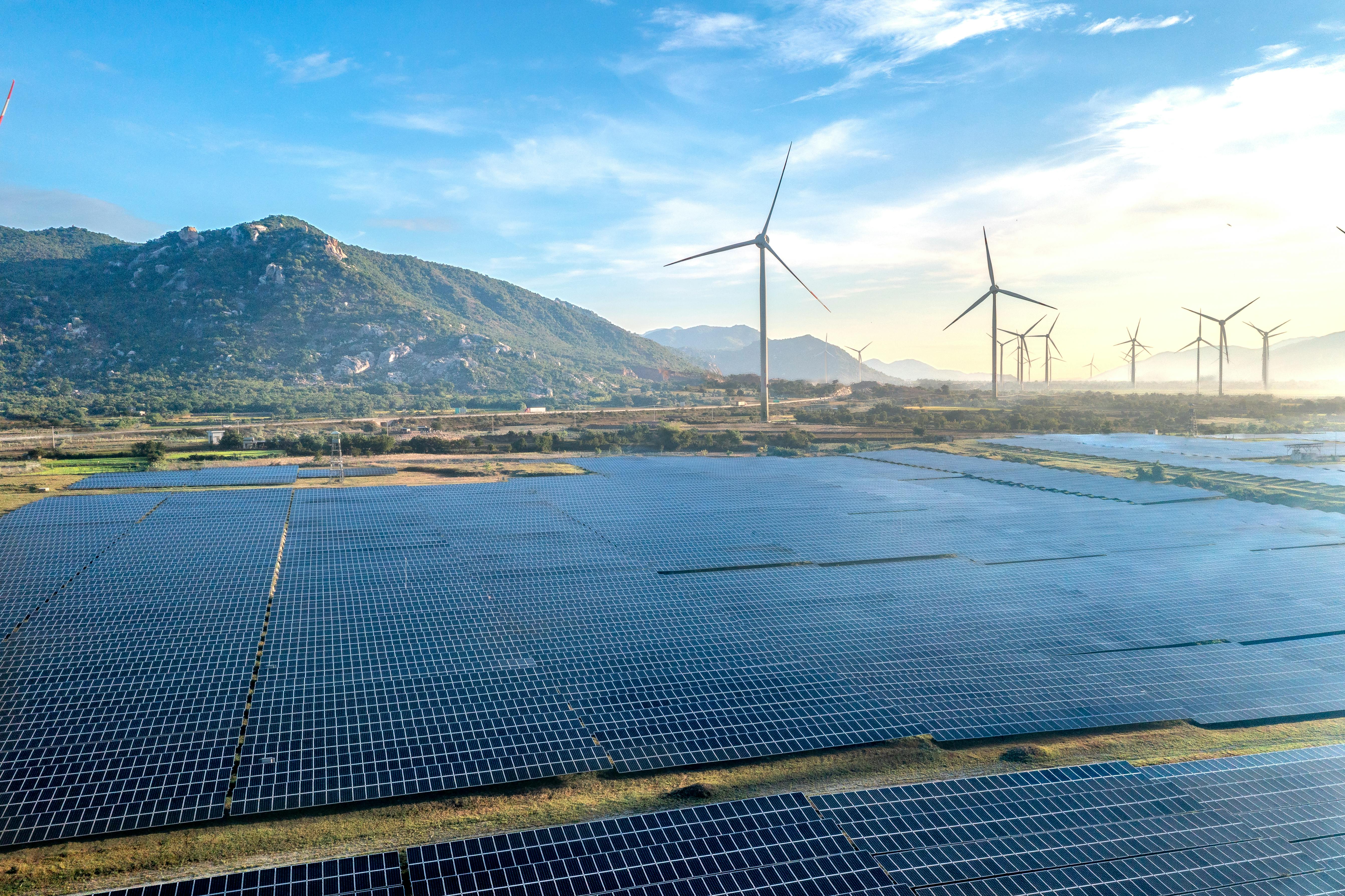 Hybrid solar, wind and storage project site